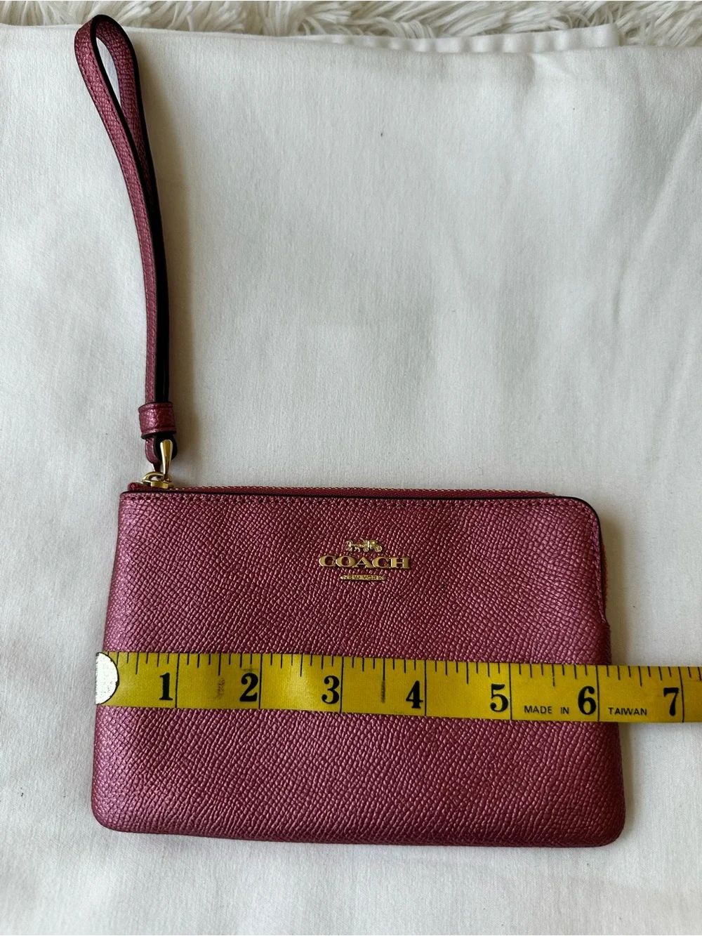 Coach Metallic Berry Leather Wristlet Zip Pouch Clutch Wallet Gold Logo Small